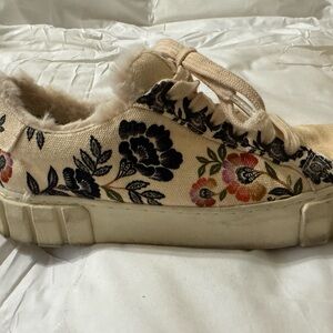 Farm Rio embroidered tennis shoes.